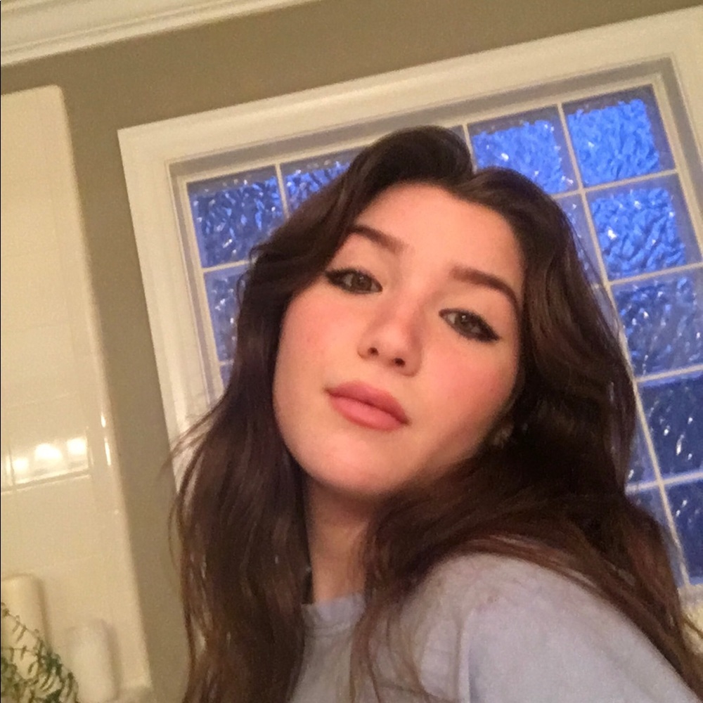 Meet your Posher, Amelia